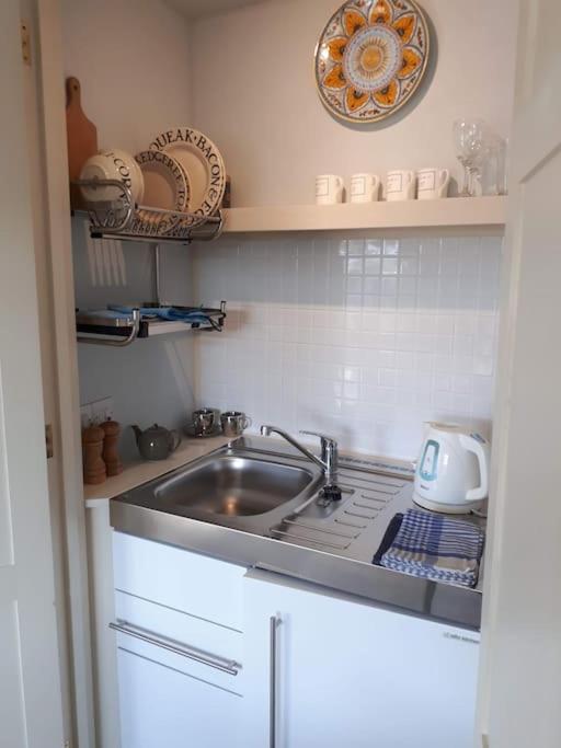 Апартаменти No. 27'S Self-Catering Flat For A Memorable Break. Брідпорт Екстер'єр фото