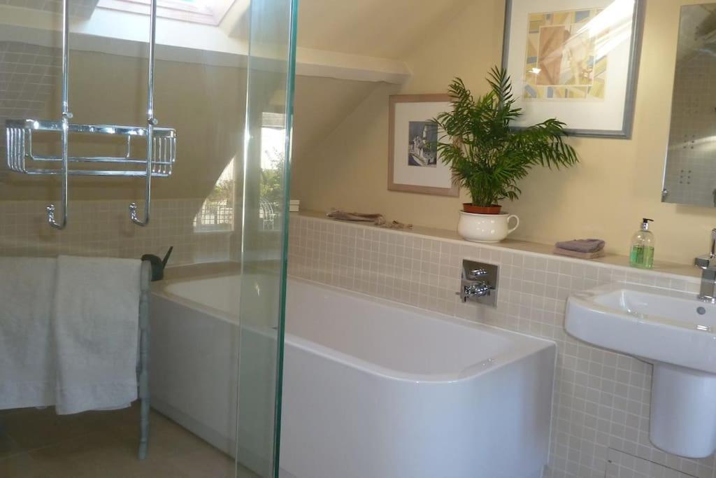 Апартаменти No. 27'S Self-Catering Flat For A Memorable Break. Брідпорт Екстер'єр фото